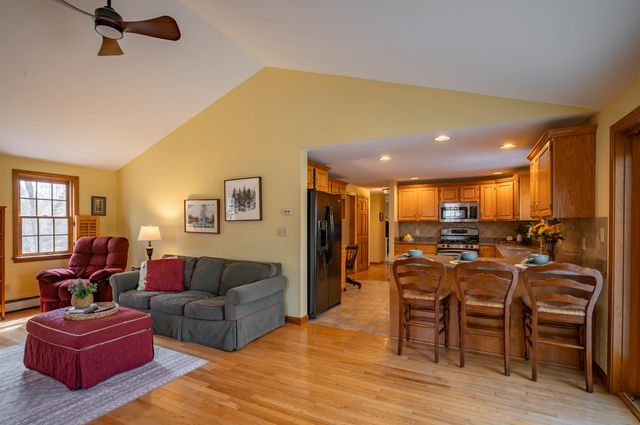 28 Peaslee Court, Hampstead, NH 03841