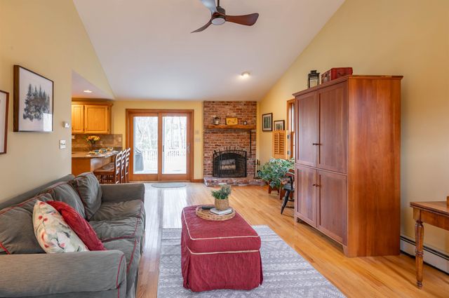 28 Peaslee Court, Hampstead, NH 03841