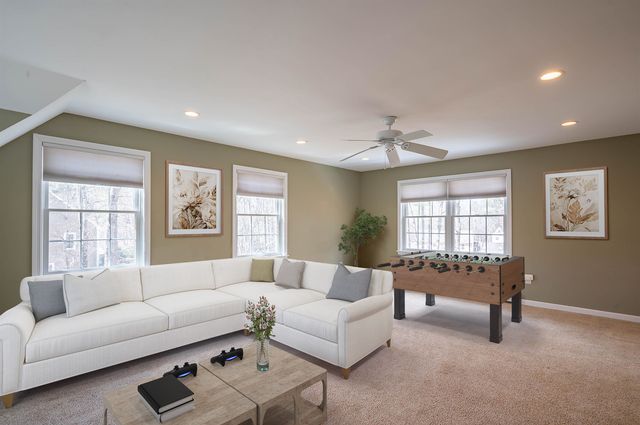 28 Peaslee Court, Hampstead, NH 03841