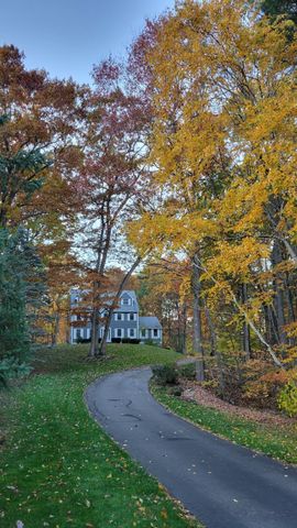 28 Peaslee Court, Hampstead, NH 03841