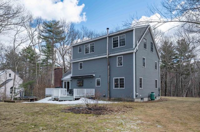 28 Peaslee Court, Hampstead, NH 03841