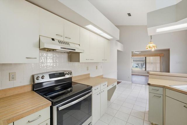 302 NORTHWAY DRIVE, Sun City Center, FL 33573