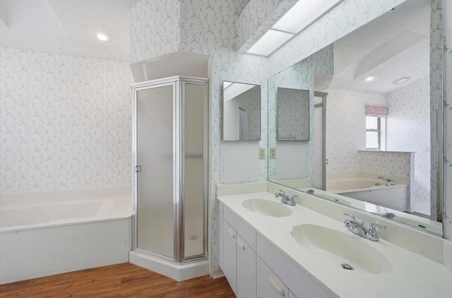 302 NORTHWAY DRIVE, Sun City Center, FL 33573