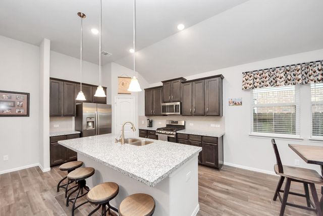 1859 Beau Banks Way, Alvin, TX 77511