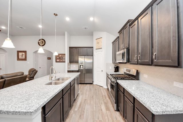 1859 Beau Banks Way, Alvin, TX 77511