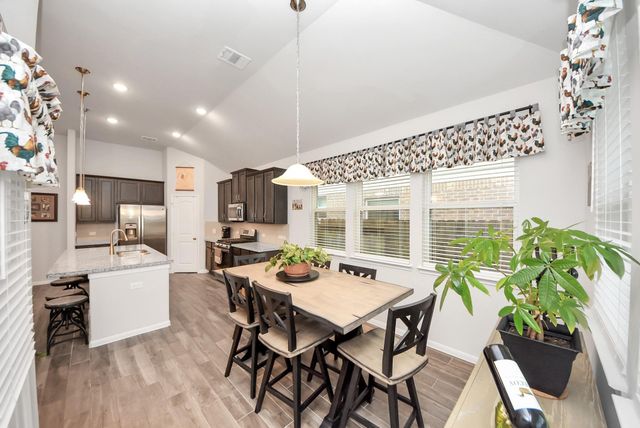 1859 Beau Banks Way, Alvin, TX 77511