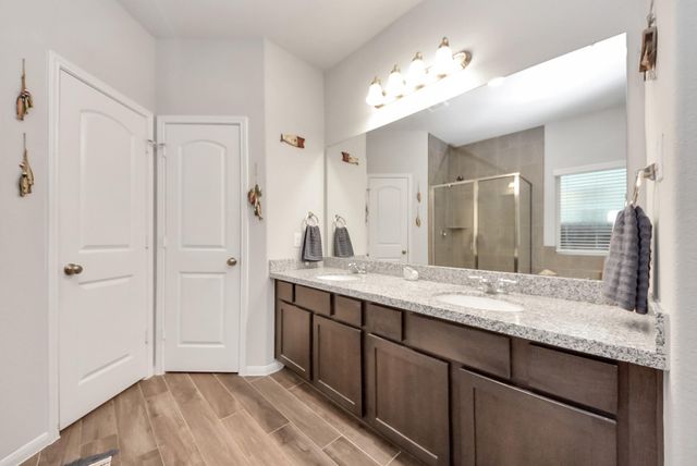 1859 Beau Banks Way, Alvin, TX 77511