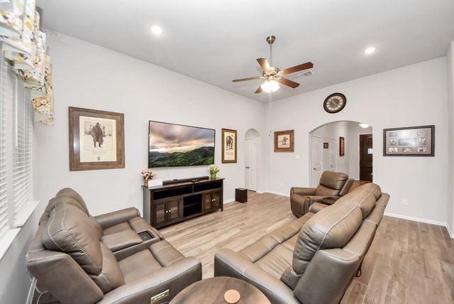 1859 Beau Banks Way, Alvin, TX 77511
