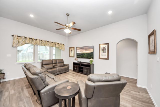 1859 Beau Banks Way, Alvin, TX 77511