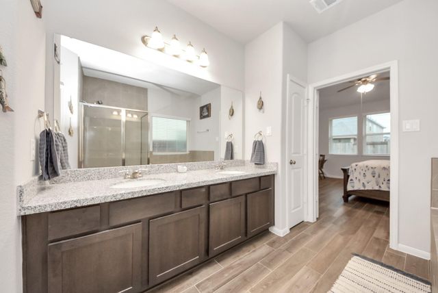 1859 Beau Banks Way, Alvin, TX 77511
