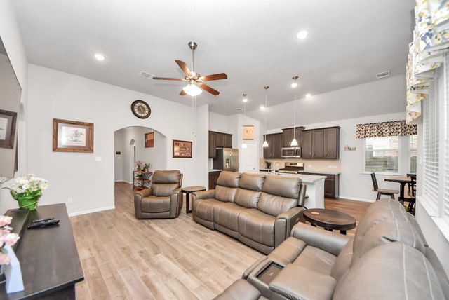 1859 Beau Banks Way, Alvin, TX 77511