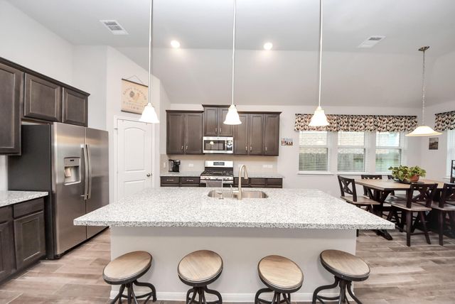 1859 Beau Banks Way, Alvin, TX 77511