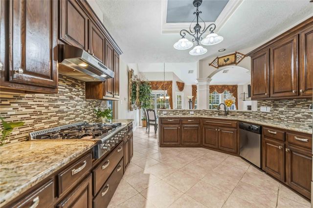 2914 Wilshire Lane, Baytown, TX 77521