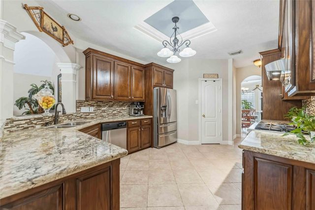 2914 Wilshire Lane, Baytown, TX 77521