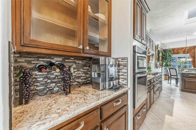 2914 Wilshire Lane, Baytown, TX 77521