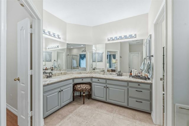 2914 Wilshire Lane, Baytown, TX 77521