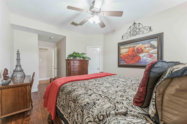 2914 Wilshire Lane, Baytown, TX 77521