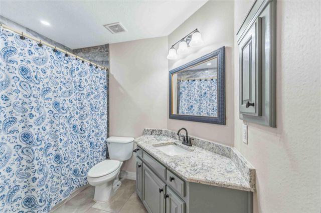 2914 Wilshire Lane, Baytown, TX 77521