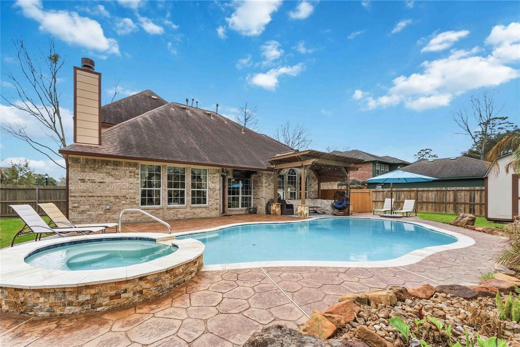 2914 Wilshire Lane, Baytown, TX 77521