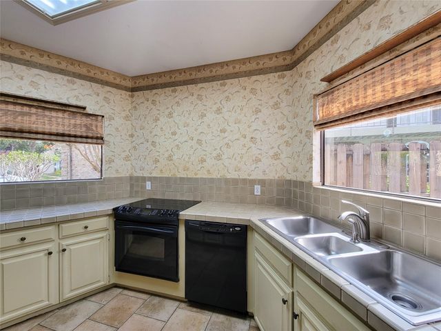 4717 Country Club View, Baytown, TX 77521