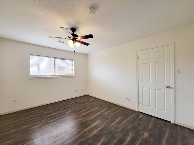 4717 Country Club View, Baytown, TX 77521