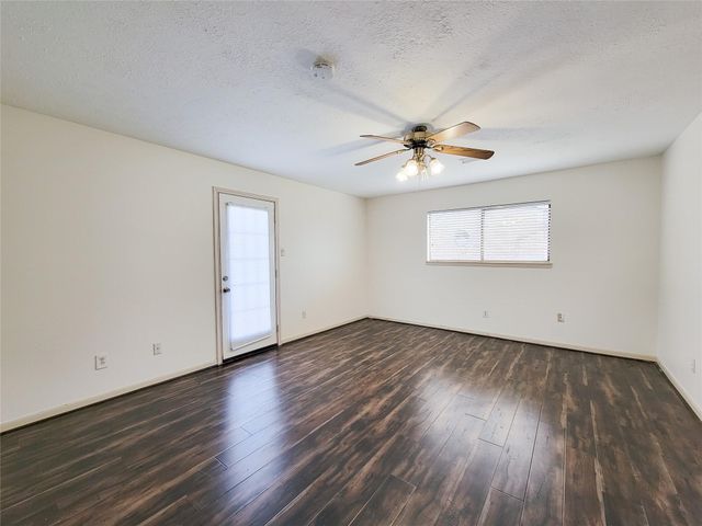 4717 Country Club View, Baytown, TX 77521