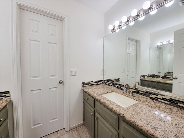 4717 Country Club View, Baytown, TX 77521
