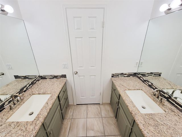 4717 Country Club View, Baytown, TX 77521