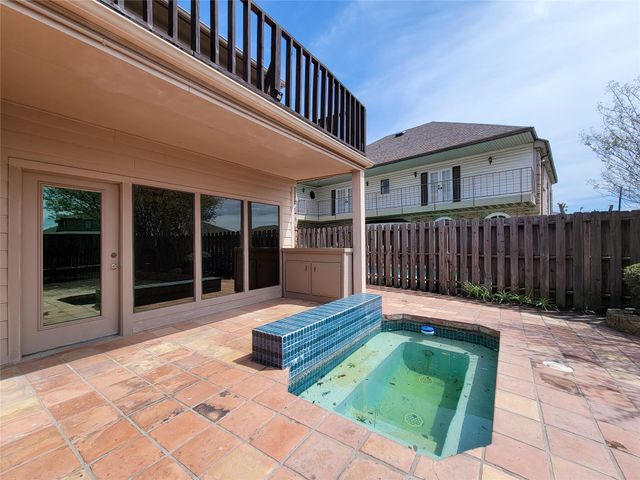 4717 Country Club View, Baytown, TX 77521