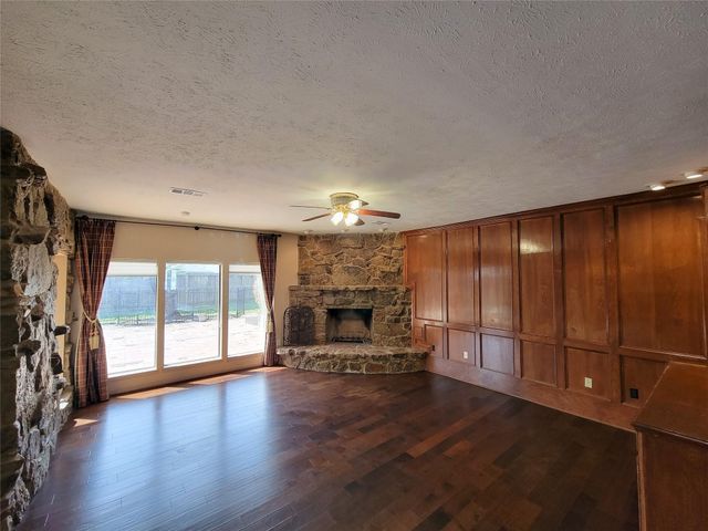 4717 Country Club View, Baytown, TX 77521