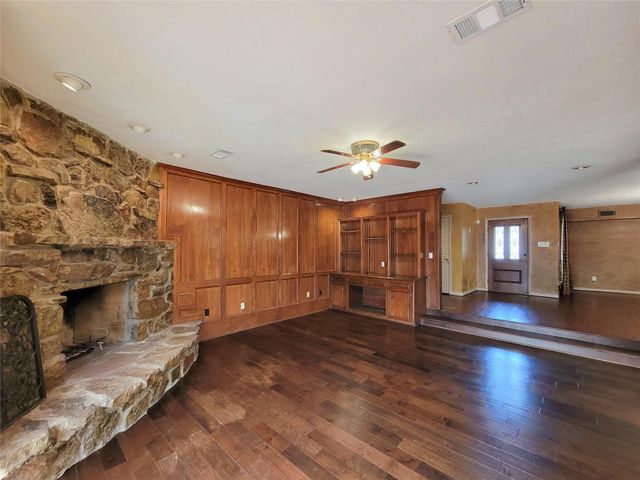 4717 Country Club View, Baytown, TX 77521