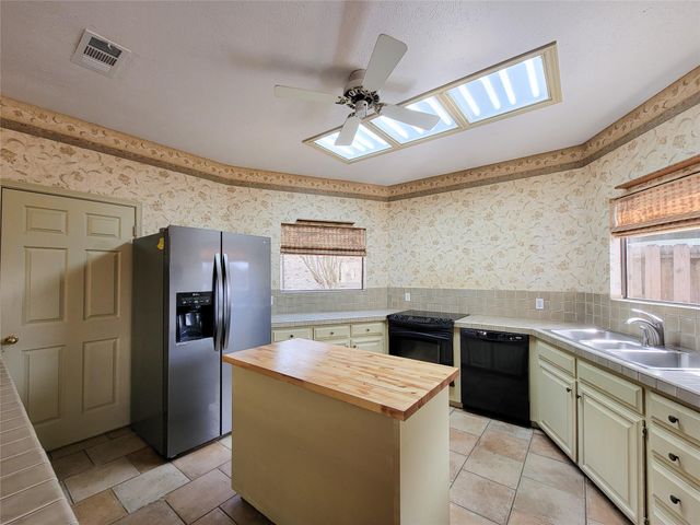4717 Country Club View, Baytown, TX 77521