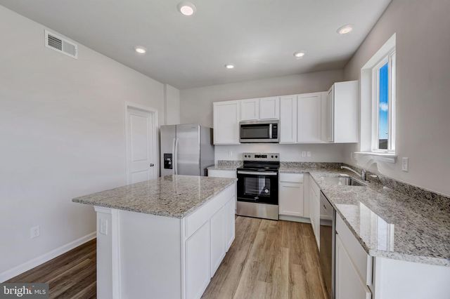 317 ORPINGTON, Martinsburg, WV 25403