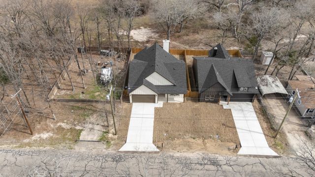 202 Meadow Lake Drive, Gun Barrel City, TX 75156