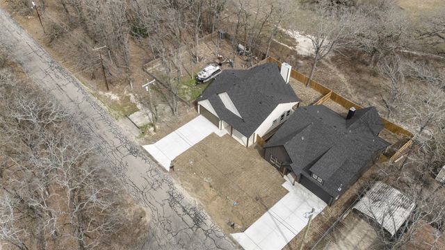 202 Meadow Lake Drive, Gun Barrel City, TX 75156