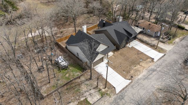 202 Meadow Lake Drive, Gun Barrel City, TX 75156