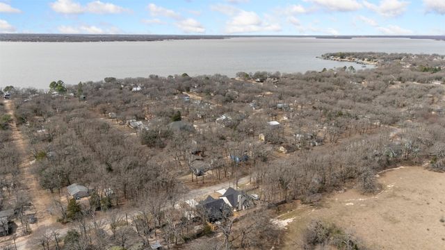 202 Meadow Lake Drive, Gun Barrel City, TX 75156
