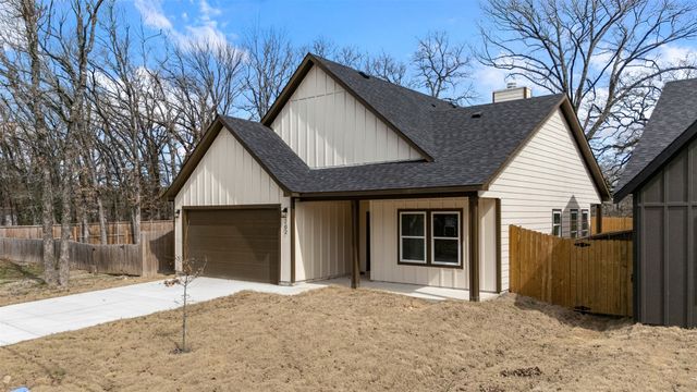 202 Meadow Lake Drive, Gun Barrel City, TX 75156