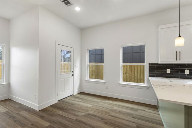202 Meadow Lake Drive, Gun Barrel City, TX 75156