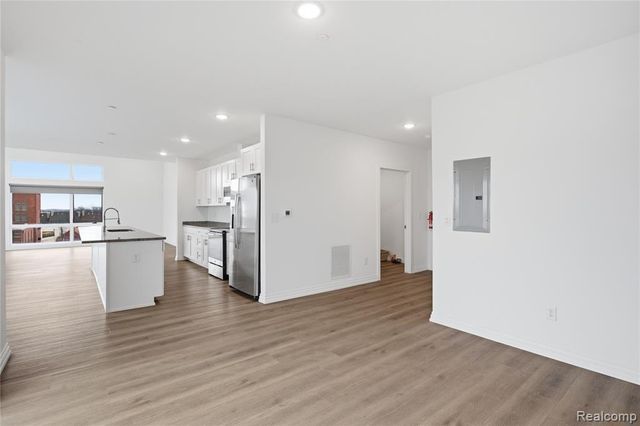 166 Oak St Street 4, Wyandotte, MI 48192