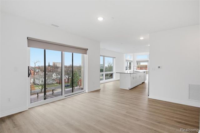 166 Oak St Street 4, Wyandotte, MI 48192