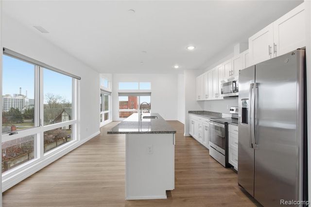 166 Oak St Street 4, Wyandotte, MI 48192