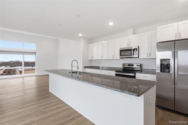 166 Oak St Street 4, Wyandotte, MI 48192