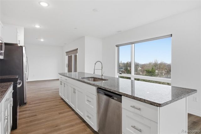 166 Oak St Street 4, Wyandotte, MI 48192