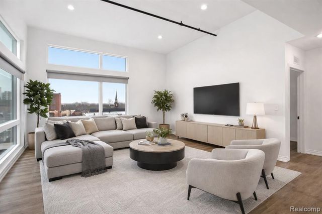 166 Oak St Street 4, Wyandotte, MI 48192