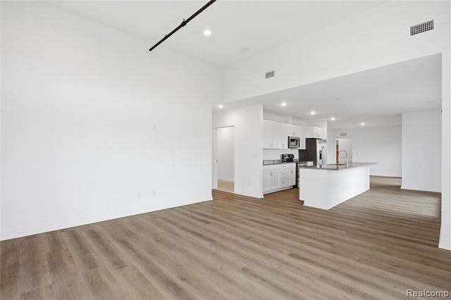 166 Oak St Street 4, Wyandotte, MI 48192