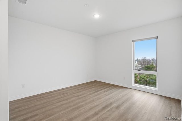 166 Oak St Street 4, Wyandotte, MI 48192