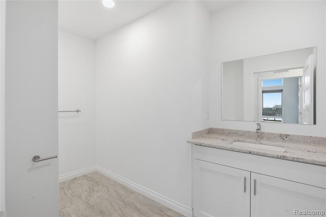 166 Oak St Street 4, Wyandotte, MI 48192