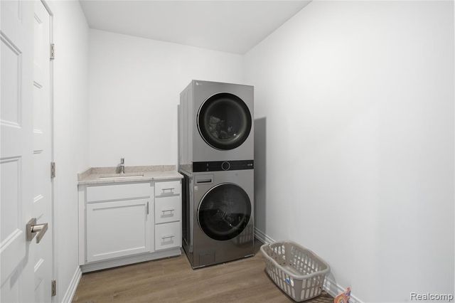 166 Oak St Street 4, Wyandotte, MI 48192