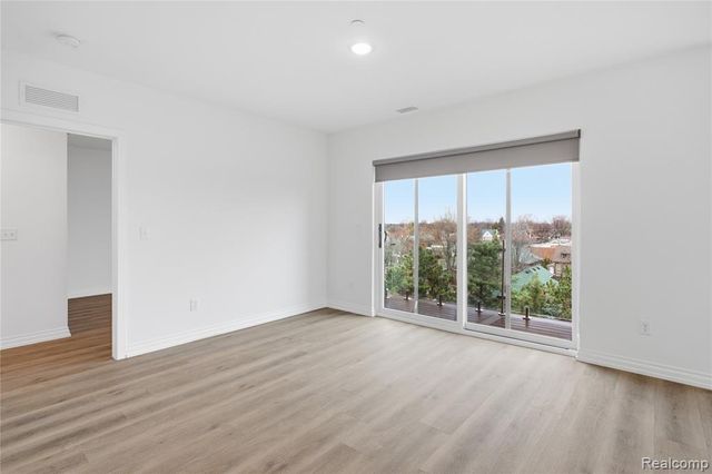 166 Oak St Street 4, Wyandotte, MI 48192